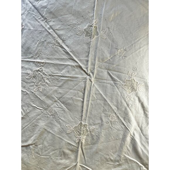 Round Beige Cotton Tablecloth With Madeira Style Appliqué Floral Design 34" Dia. - Picture 10 of 13